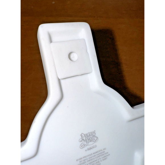 Vintage Precious Moments Jesus Loves Me Porcelain Cross Wall Hanging (Boy) - Picture 2 of 7